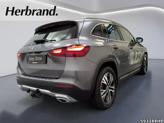 Mercedes-Benz GLA 220