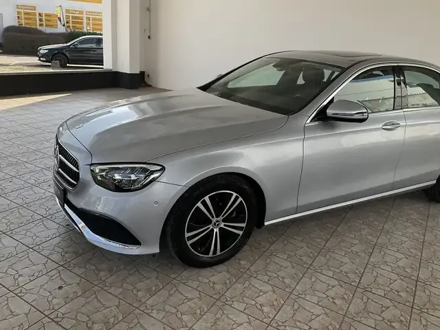 Mercedes-Benz E 200