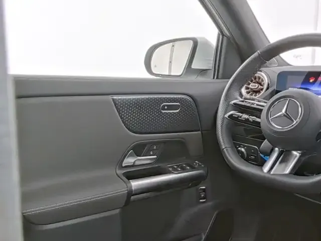 Mercedes-Benz EQA 300