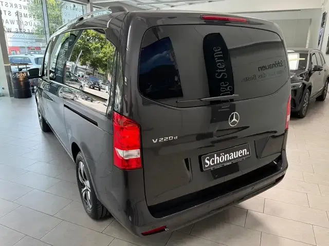 Mercedes-Benz V 220
