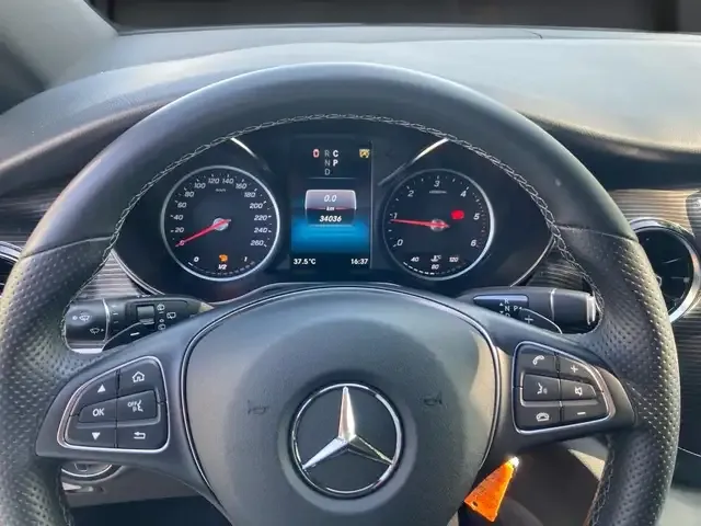 Mercedes-Benz V 250