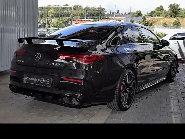 Mercedes-Benz CLA 45 AMG