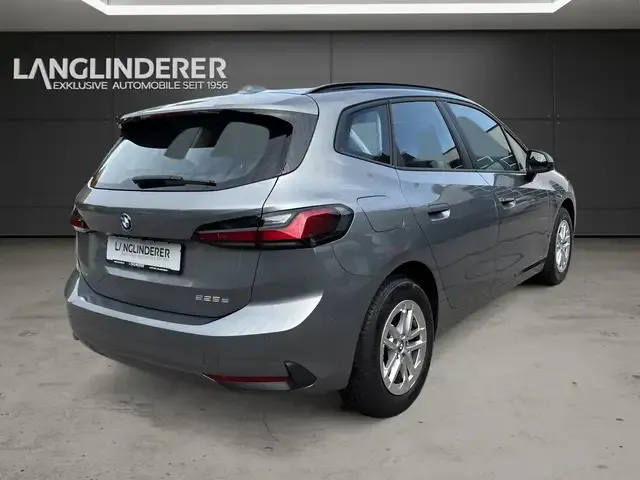 BMW 225