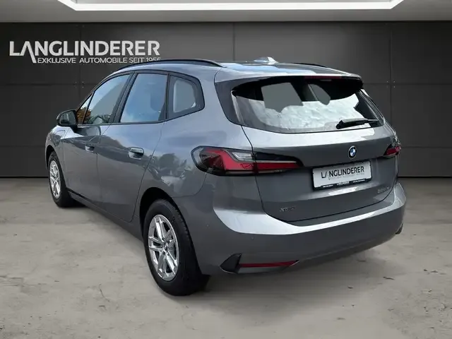 BMW 225