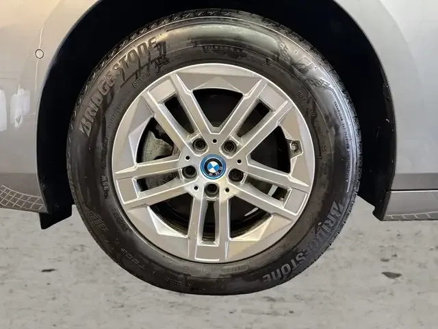 BMW 225