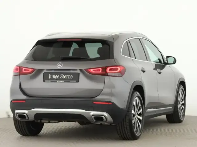 Mercedes-Benz GLA 200