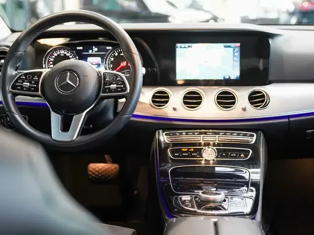Mercedes-Benz E 200
