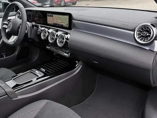 Mercedes-Benz CLA 180