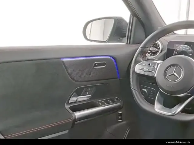 Mercedes-Benz EQA 300