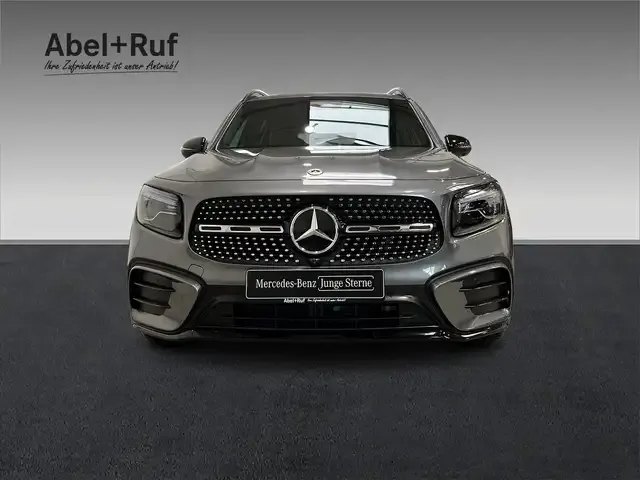 Mercedes-Benz GLB 220