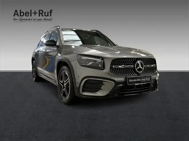 Mercedes-Benz GLB 220