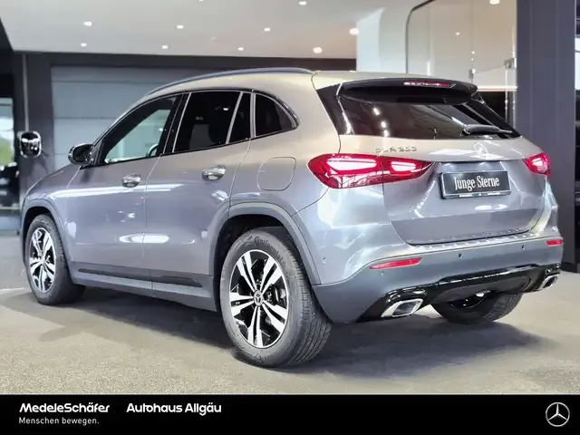 Mercedes-Benz GLA 200