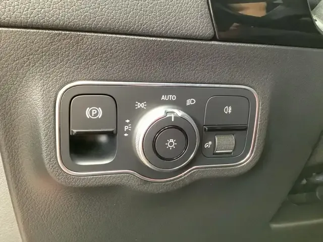 Mercedes-Benz B 220