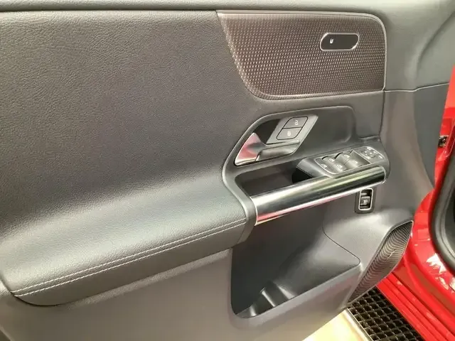 Mercedes-Benz B 220