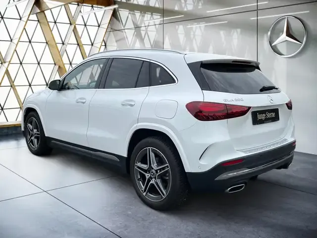 Mercedes-Benz GLA 200