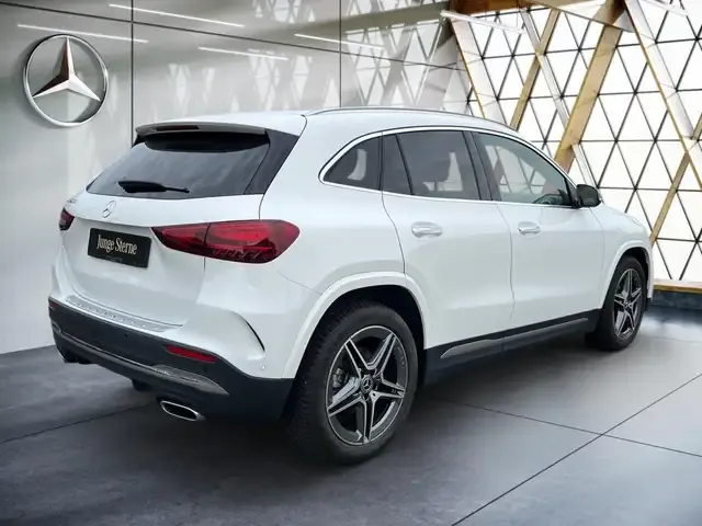 Mercedes-Benz GLA 200