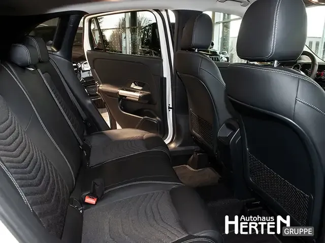 Mercedes-Benz GLA 220