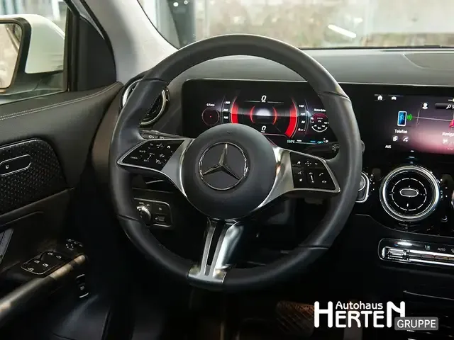 Mercedes-Benz GLA 220