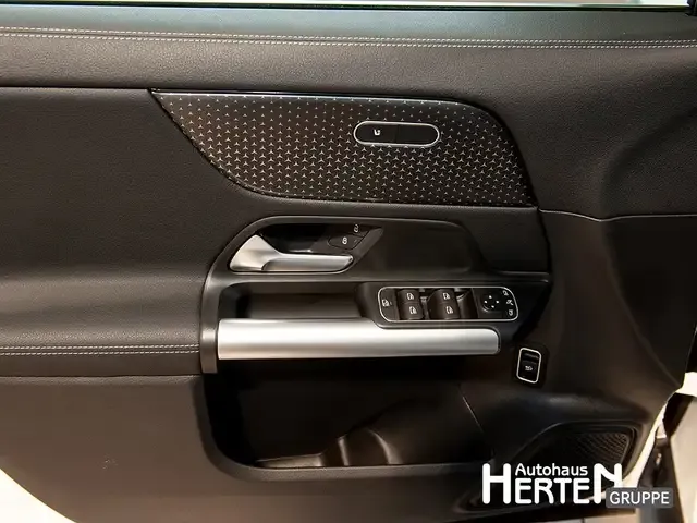 Mercedes-Benz GLA 220