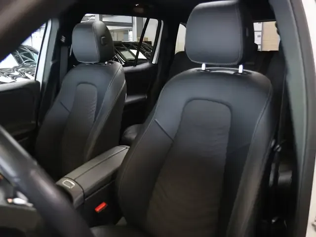 Mercedes-Benz EQB 300