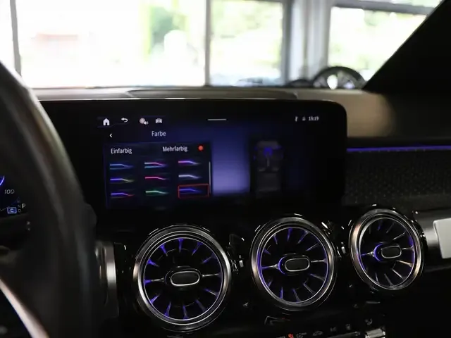 Mercedes-Benz EQB 300