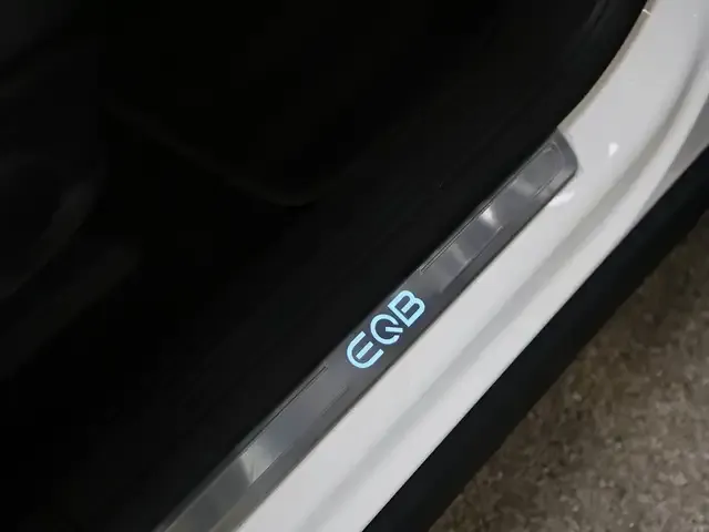 Mercedes-Benz EQB 300