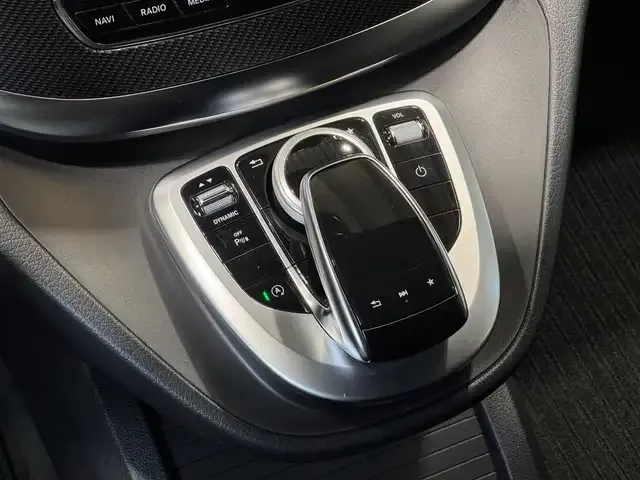 Mercedes-Benz V 220