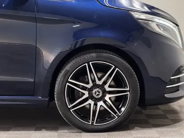 Mercedes-Benz V 220