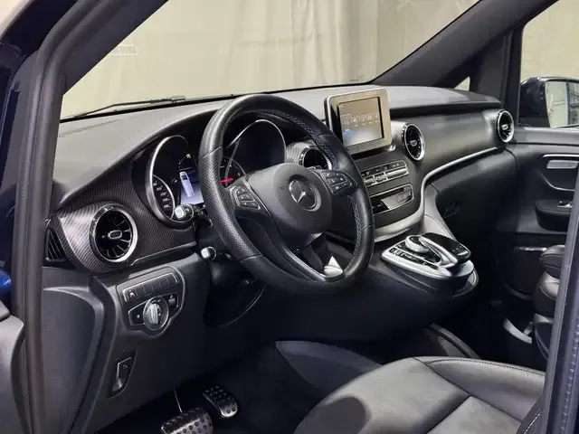 Mercedes-Benz V 220