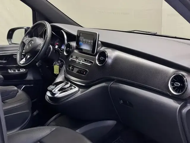 Mercedes-Benz V 220
