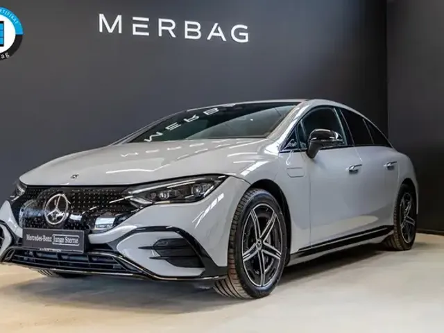 Mercedes-Benz EQE 300