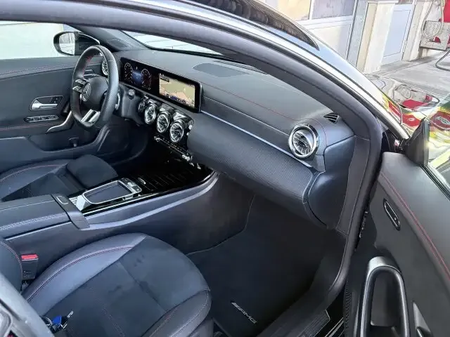Mercedes-Benz CLA 180