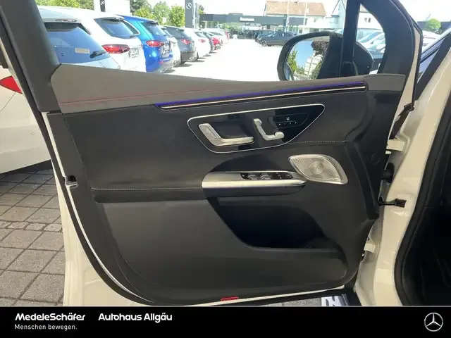 Mercedes-Benz EQE SUV