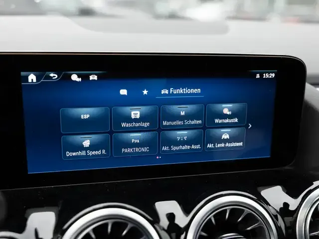 Mercedes-Benz GLA 220