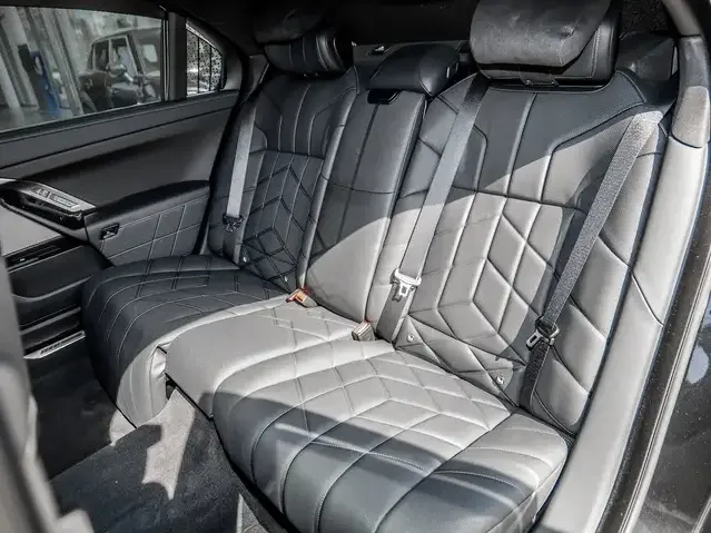 BMW 740