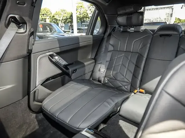 BMW 740
