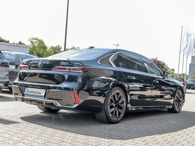 BMW 740