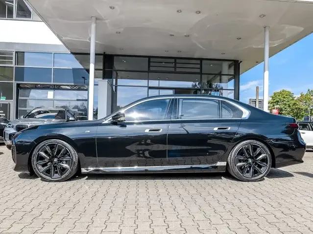 BMW 740
