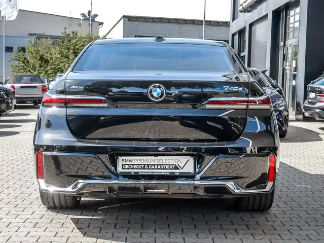 BMW 740