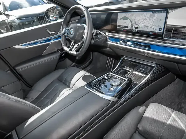 BMW 740
