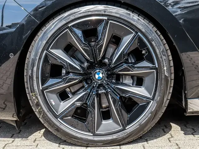 BMW 740