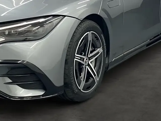 Mercedes-Benz EQE 300