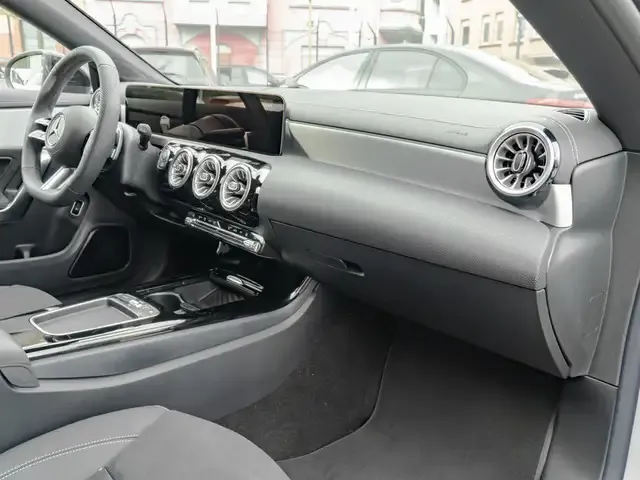 Mercedes-Benz CLA 220