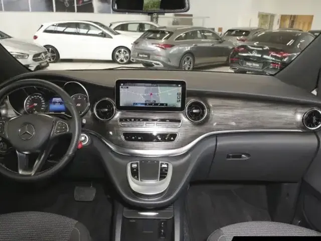 Mercedes-Benz V 220