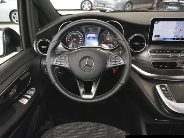Mercedes-Benz V 220