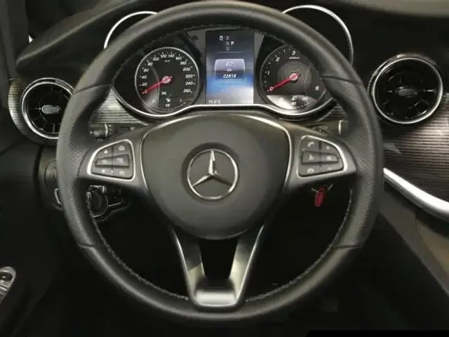 Mercedes-Benz V 220
