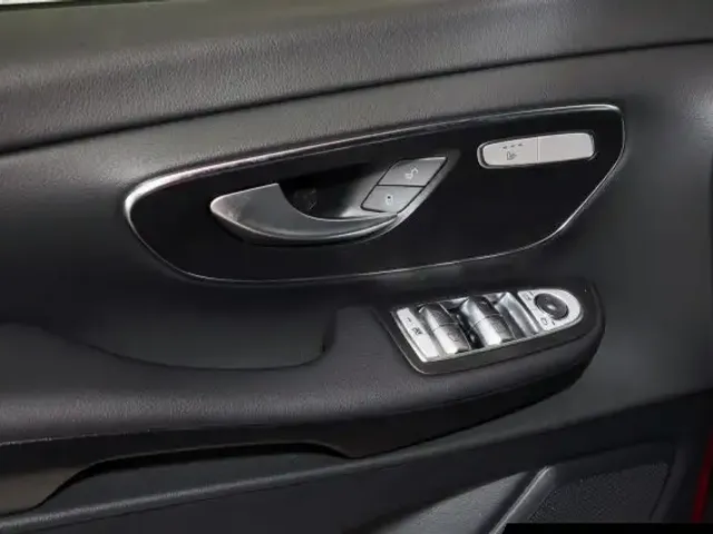 Mercedes-Benz V 220