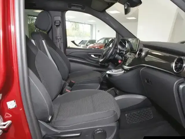 Mercedes-Benz V 220