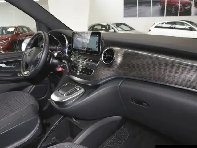 Mercedes-Benz V 220