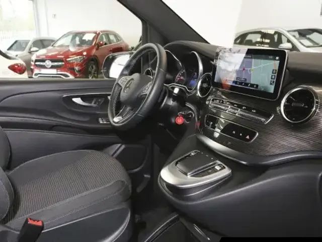 Mercedes-Benz V 220